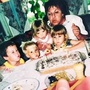 Meet your Posher, Amelia